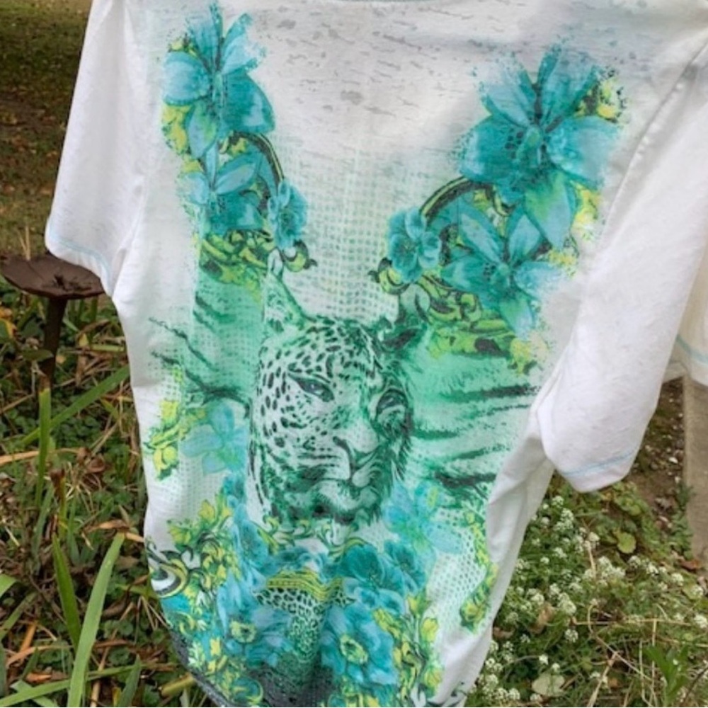 THOMAS & OLIVIA White Short Sleeve Tee W/ Teal Floral Leopard Print, Small, NWOT - Picture 7 of 7